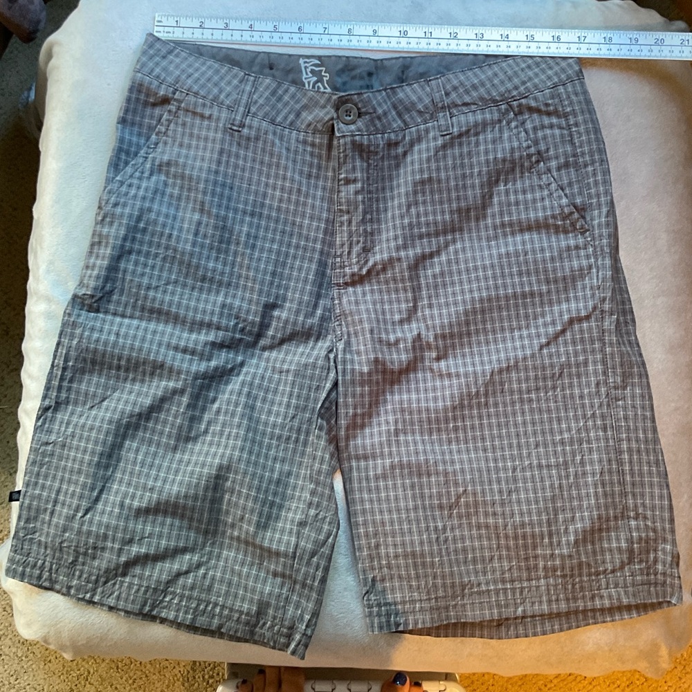 GOTCHA Men’s 100% Cotton Plaid Flat Front Shorts